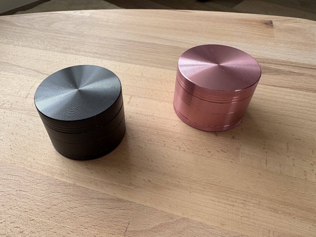 Aluminium grinder magnetisch 65 mm, 4-delig — nieuw, Ophalen of Verzenden, Nieuw