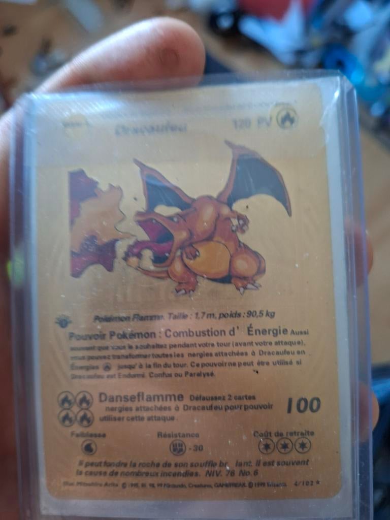 Gouden Charizard Pokémon Kaart - Zeldzaam Verzamelobject, Ophalen of Verzenden, Gebruikt, Losse kaart, Foil
