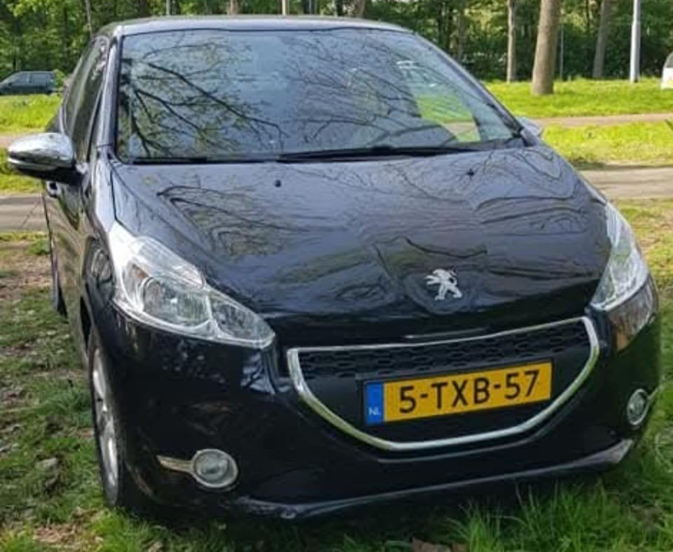 Peugote 208 pure tech 1.2 Zwart en Scoda octavia samen 1500,, Auto's, Voorwielaandrijving, Zwart, 4 cilinders, Zwart