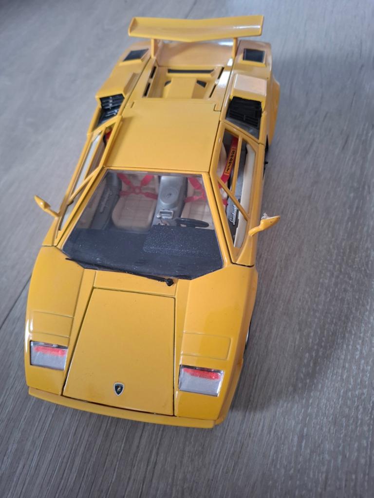 Lamborghini Countach schaalmodel geel, Hobby en Vrije tijd, Modelauto's | 1:18, Ophalen of Verzenden, Zo goed als nieuw, Auto