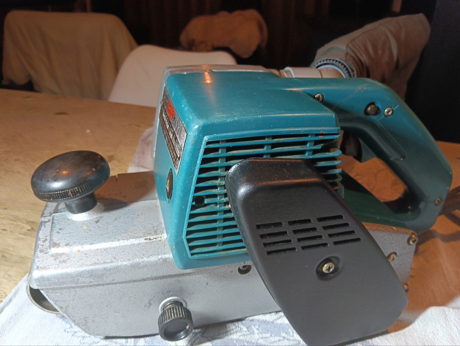 Makita,Wolf, Zware bandschuurmachine 1040 watt, Doe-het-zelf en Verbouw, Ophalen, Gebruikt, 600 tot 1200 watt, Bandschuurmachine