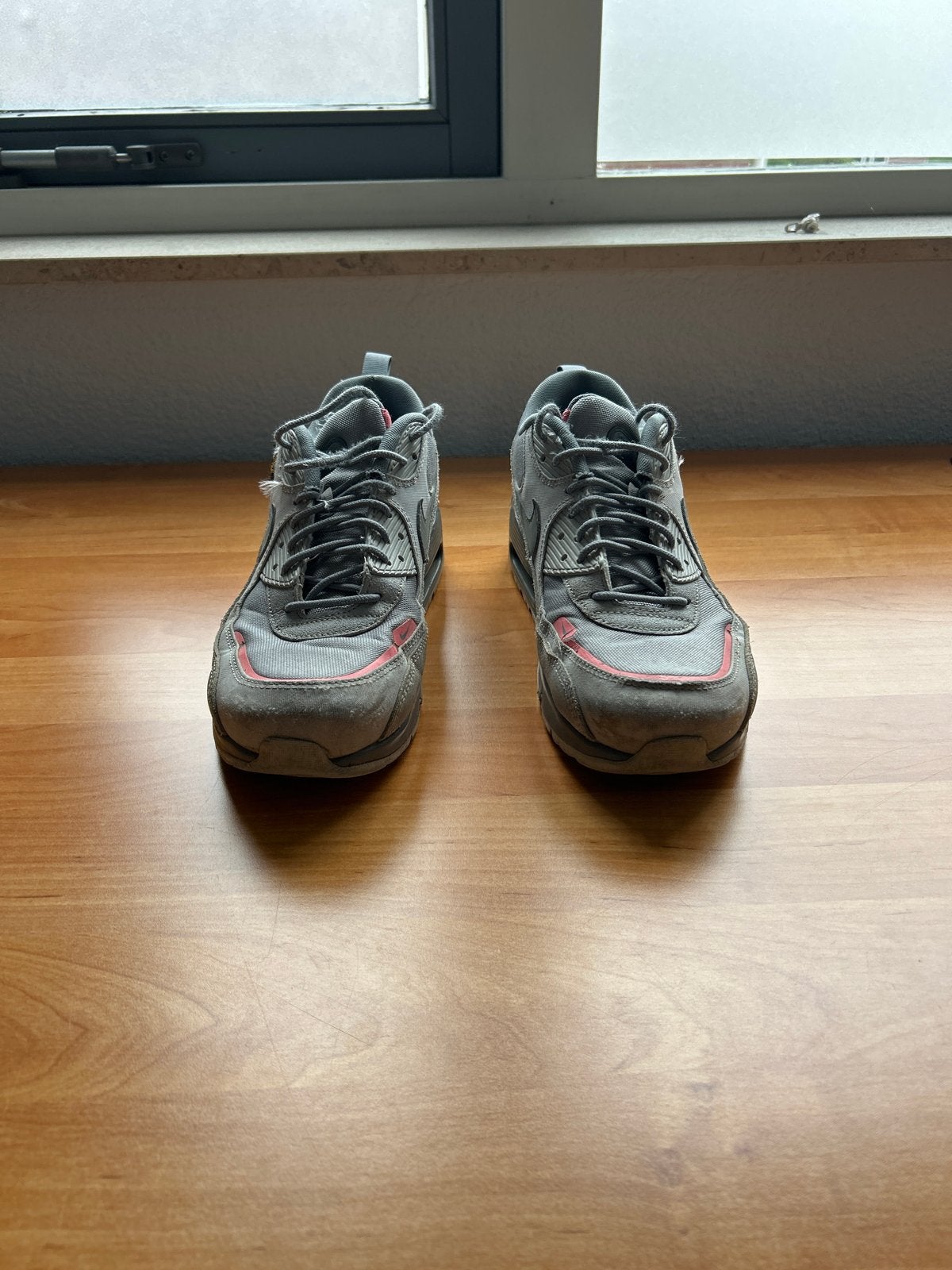 Nike Air Max 90 surplus maat 45 - wolf grey pink salt, Kleding | Heren, Ophalen of Verzenden, Gedragen, Overige kleuren, Sneakers of Gympen