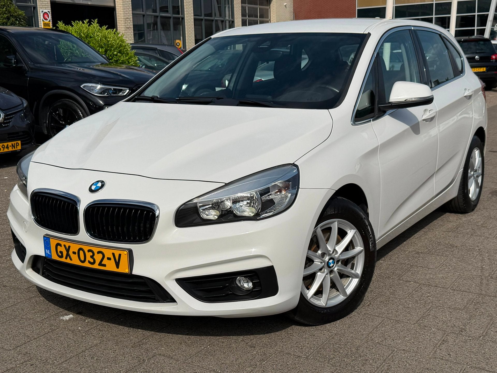 BMW 2-serie Active Tourer 218i Essential / Trekhaak / Cruise, Auto's, Voorwielaandrijving, Gebruikt, Automatische klimaatregeling