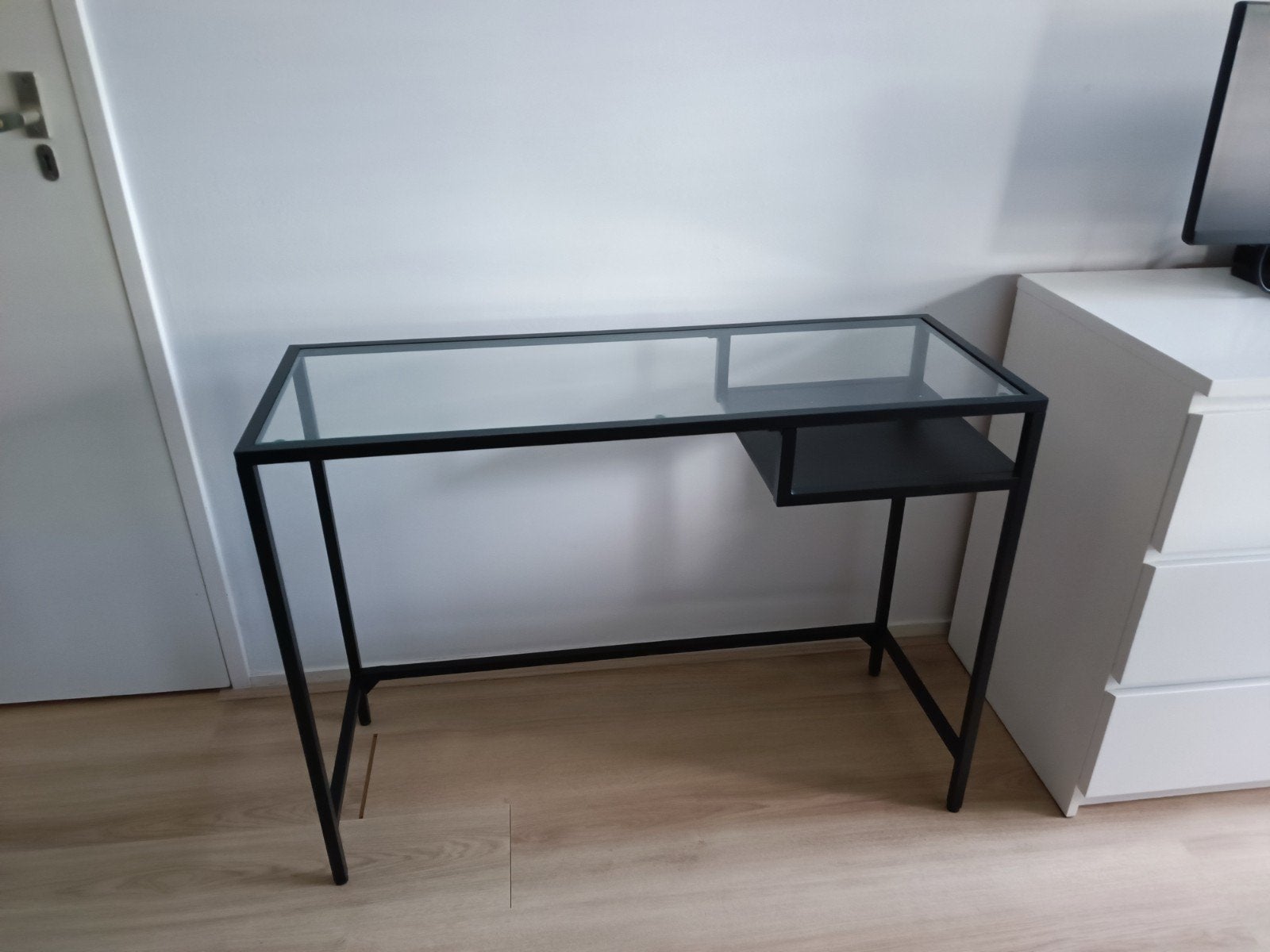bureau sidetable glas metaal Vittsjö Ikea, Huis en Inrichting, Ophalen, Zo goed als nieuw, Glas, 25 tot 50 cm