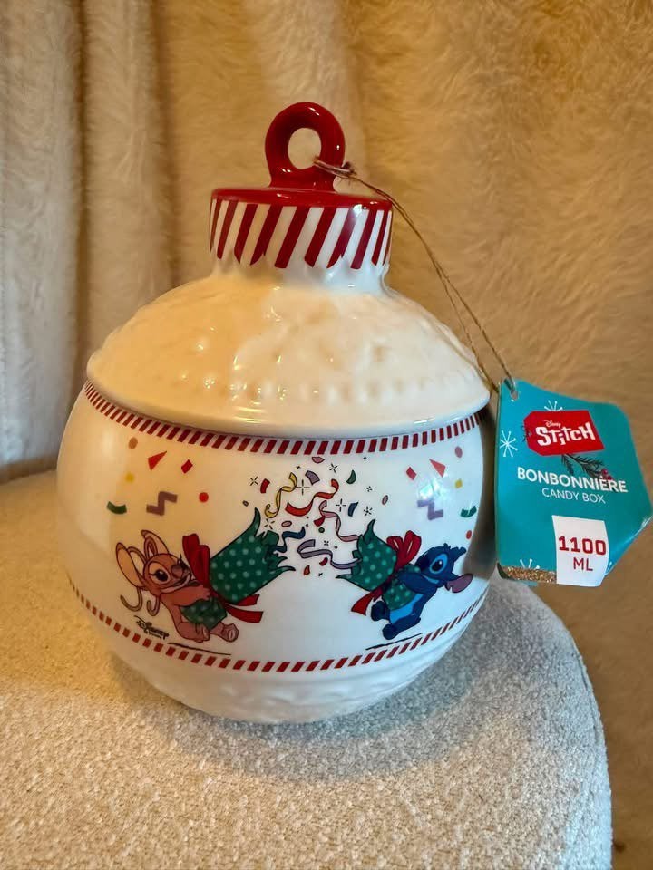 Disney Stitch en Angel kerstbal koek/snoeppot, Verzamelen, Ophalen of Verzenden, Overige figuren, Zo goed als nieuw, Beeldje of Figuurtje