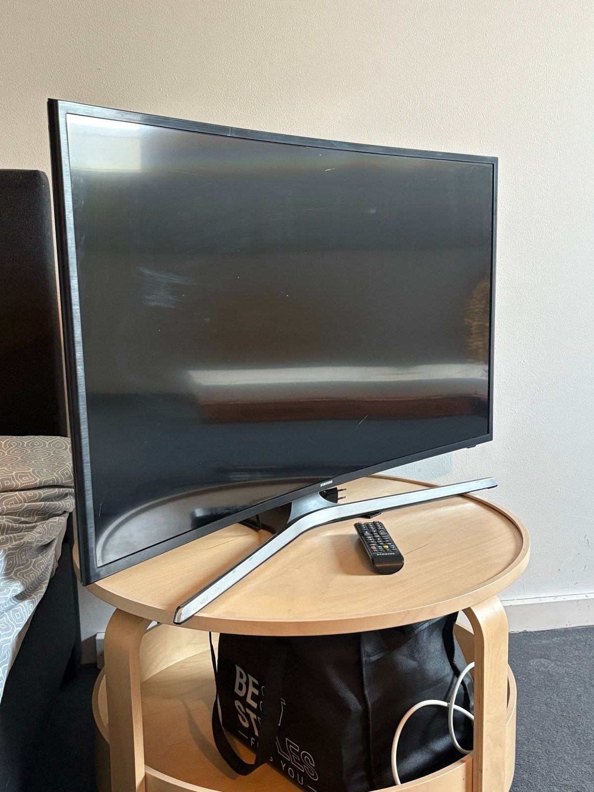 Foto 3 van Samsung UE40KU6100 4K UHD Smart TV - Gebogen Scherm