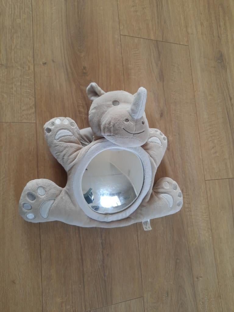 Neushoorn met spiegel voor in de box of auto bij een baby, Ophalen of Verzenden