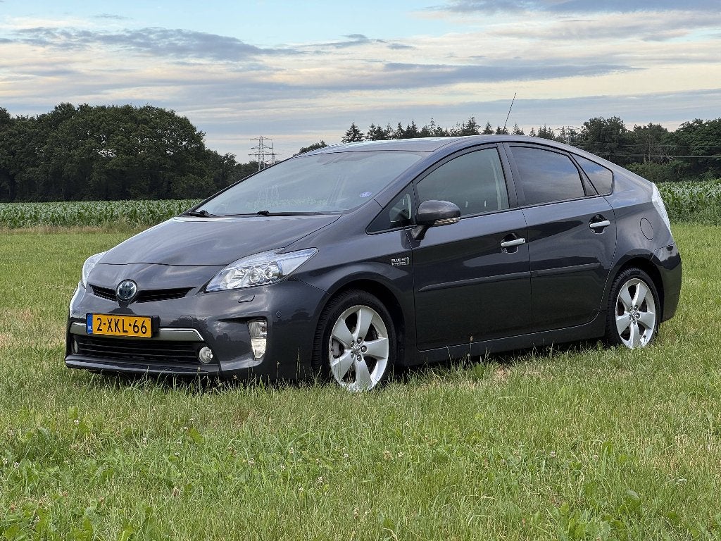 Toyota Prius 1.8 Executive Hybrid CarPlay Achteruitrijcamera, Multifunctioneel stuurwiel, Zwart, 75 €/maand, Prius