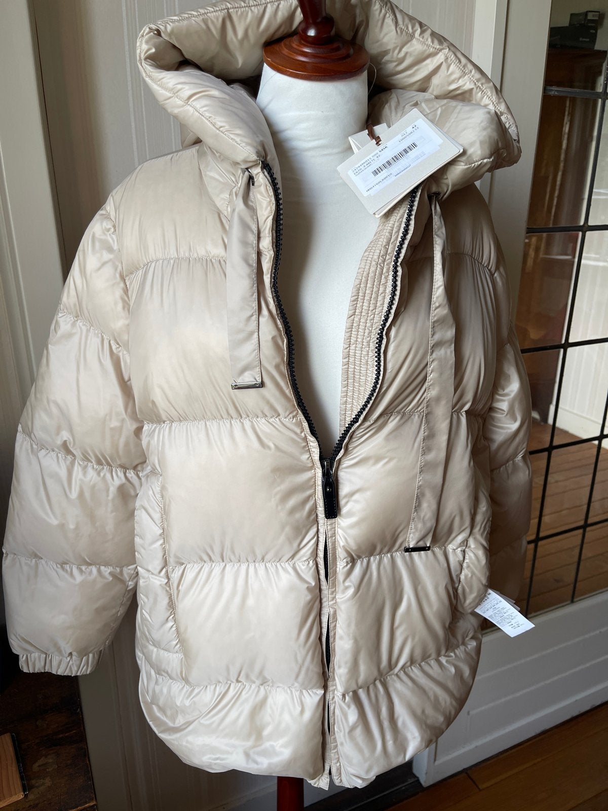 MaxMara The Cube SEIA donsjas maat 42 nieuw met kaartjes, Ophalen of Verzenden, Nieuw, Maat 42/44 (L), Beige