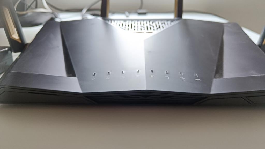 ASUS RT-AX88U AX6000 Dual Band Gigabit gamingbRouter, Computers en Software, Routers en Modems, Ophalen of Verzenden, Zo goed als nieuw