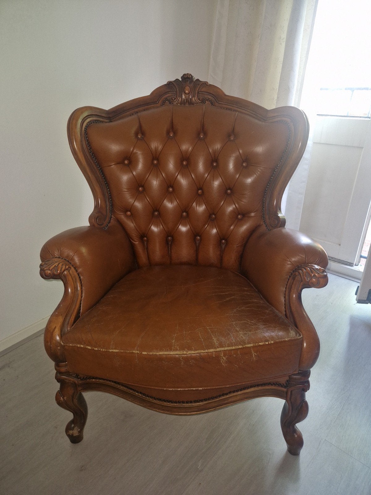 Chesterfield stoel, Ophalen