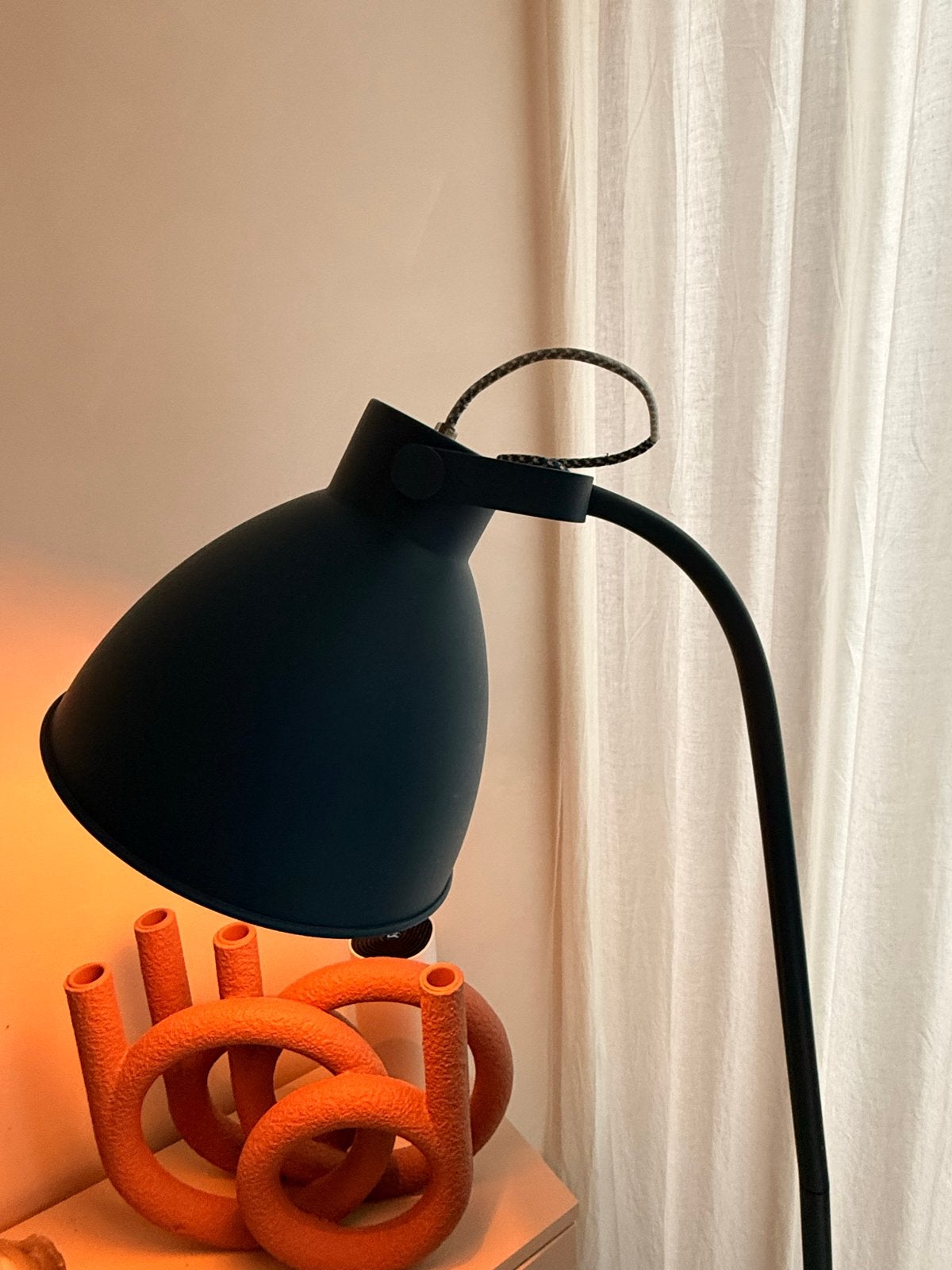 Stijlvolle staande lamp in prima staat, Ophalen, E27 (groot), Zo goed als nieuw, Metaal
