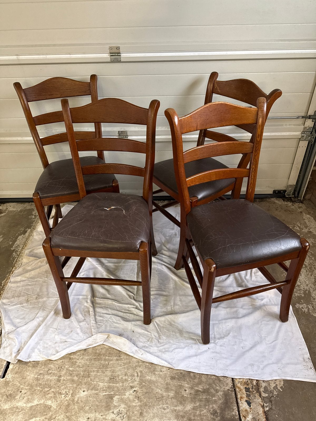 Set van 4 houten eetkamerstoelen met leren zitting, Antiek en Kunst, Ophalen