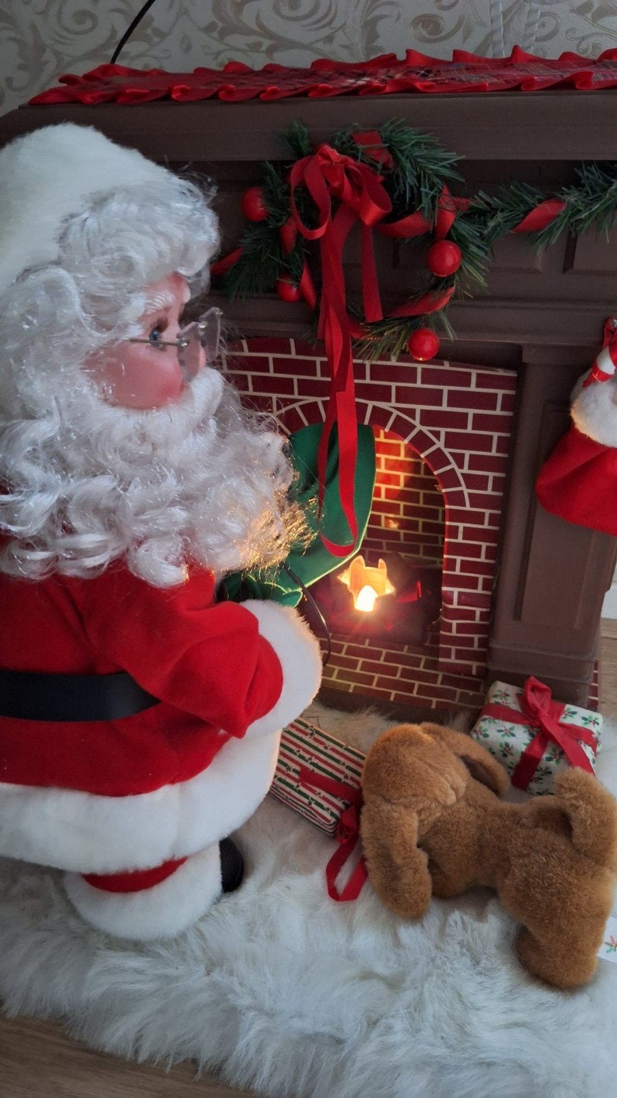 Bewegende kerstman bij open haard, Ophalen