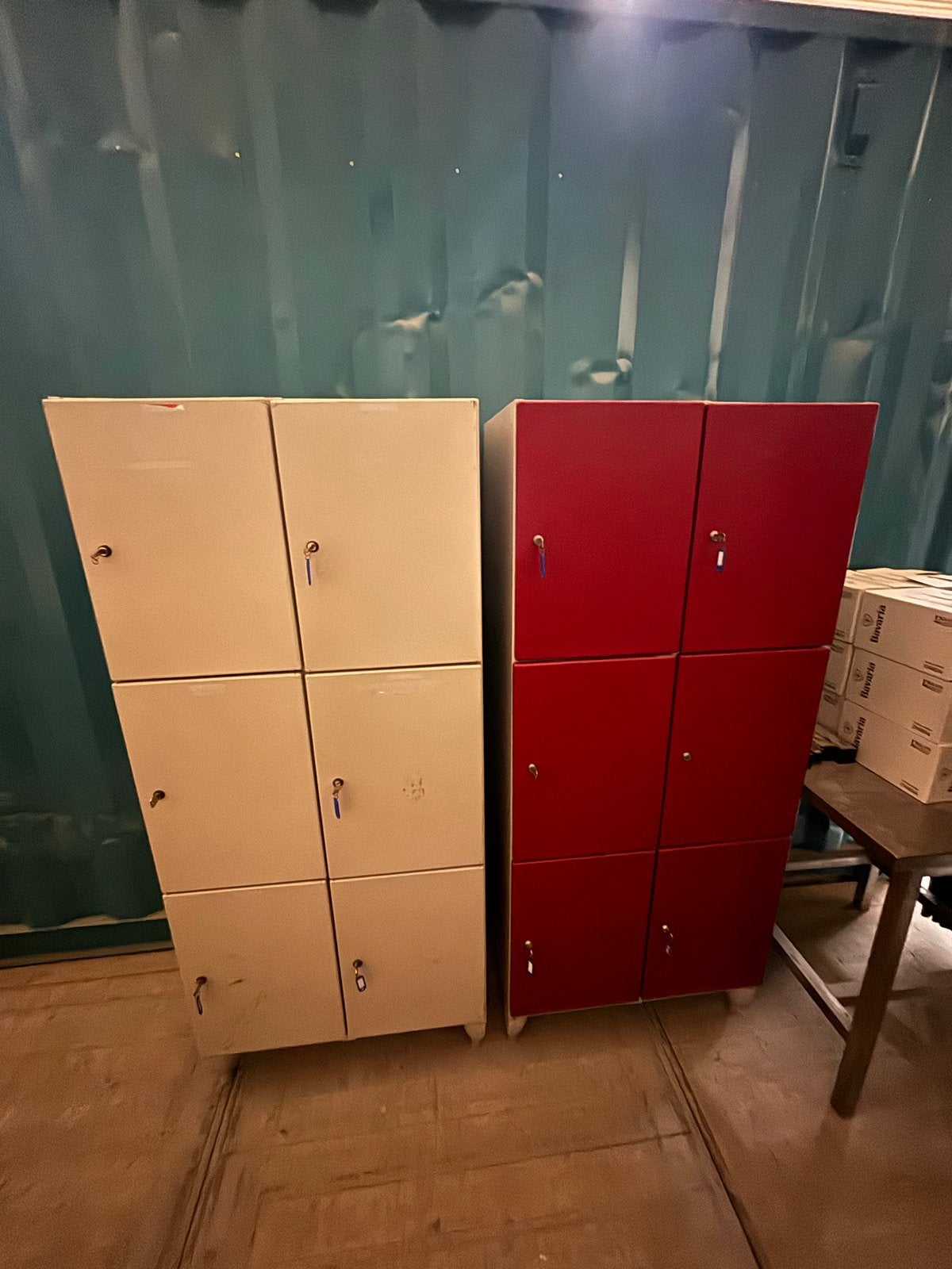 Metalen Lockers - Beige en Rood (Set van 2), Ophalen, Gebruikt