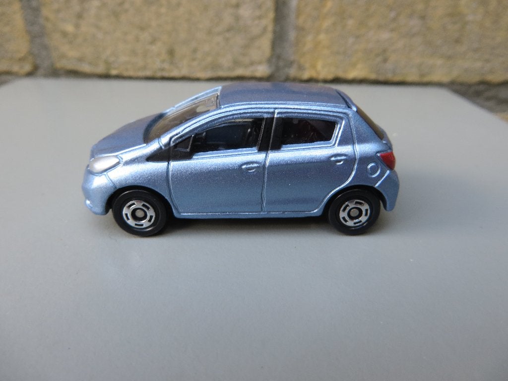 Tomica Toyota Vitz - Yaris, Ophalen of Verzenden, Zo goed als nieuw, Auto