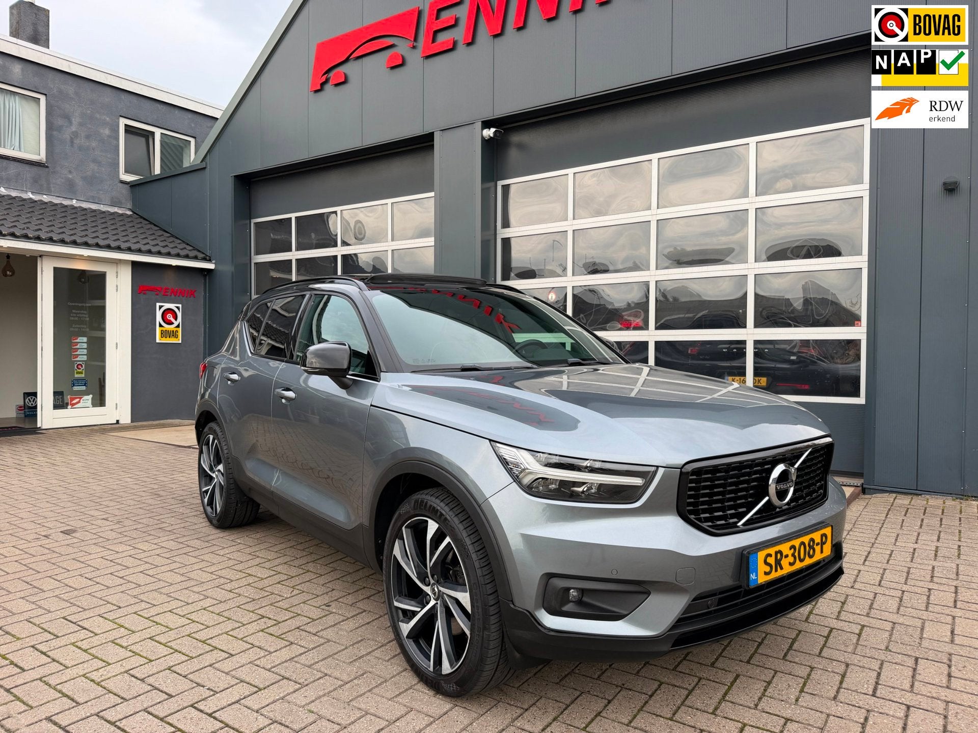 Volvo XC40 2.0 T5 AWD R-Design Intro Edition / Pano / Camera, Automaat, Verwarmde buitenspiegels, Gebruikt, Euro 6