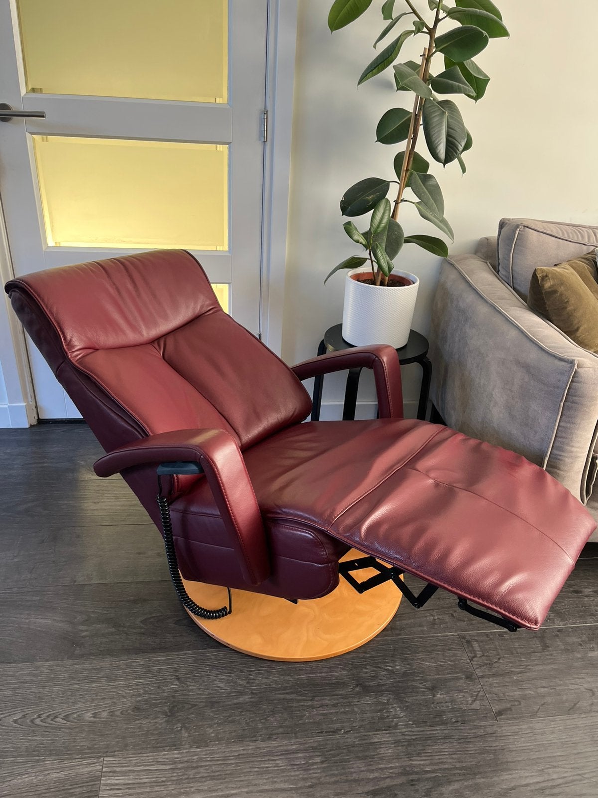 Prominent Relaxfauteuil Stockholm XS/S Accu Burgundy Leer, Huis en Inrichting, Fauteuils, Ophalen, Minder dan 75 cm, Leer, Zo goed als nieuw