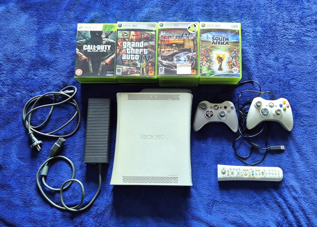 Xbox 360 Laser Versleten Met 27 Games Erbij, Spelcomputers en Games, Spelcomputers | Xbox 360, Gebruikt, 60 GB, Met 2 controllers