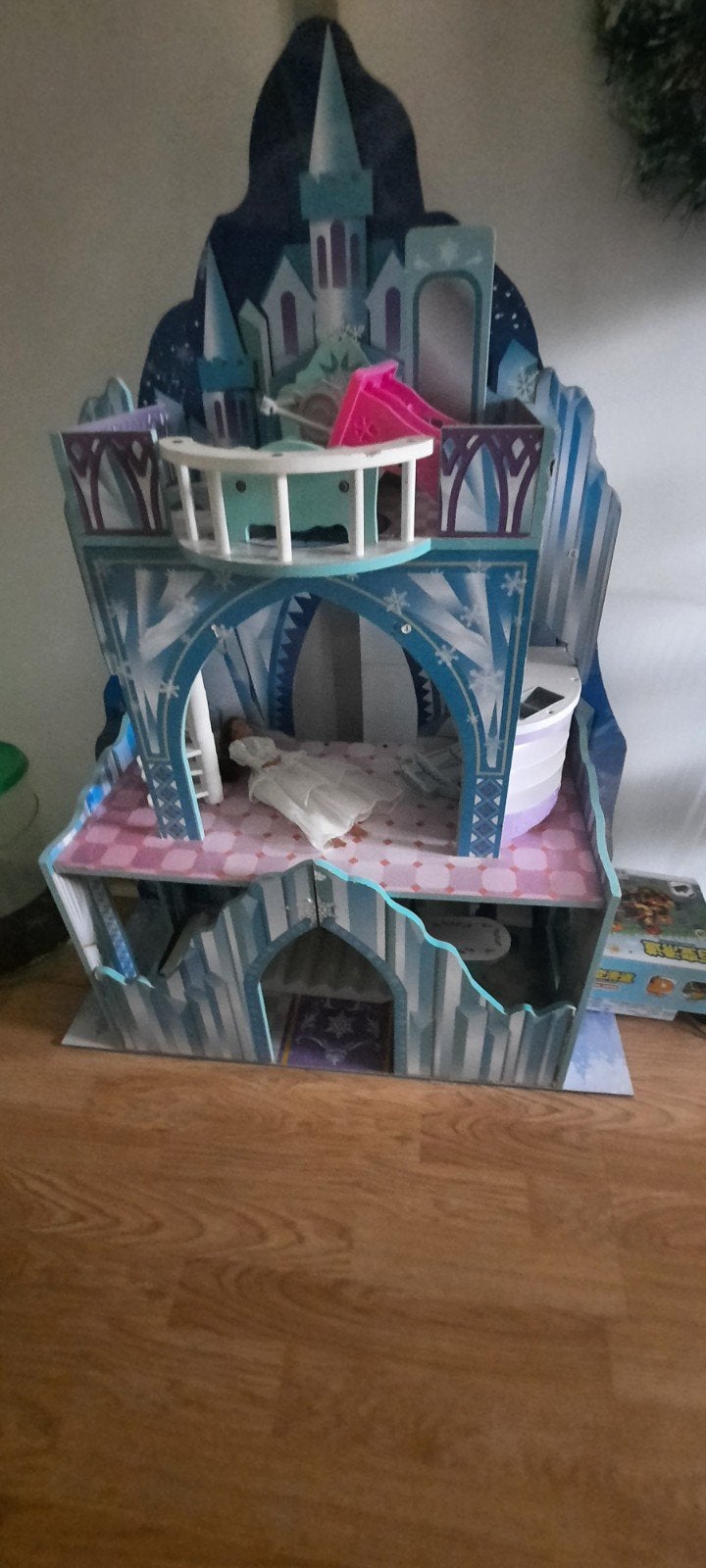 Frozen Barbiehuis met meubeltjes, Kinderen en Baby's, Speelgoed | Poppenhuizen, Ophalen