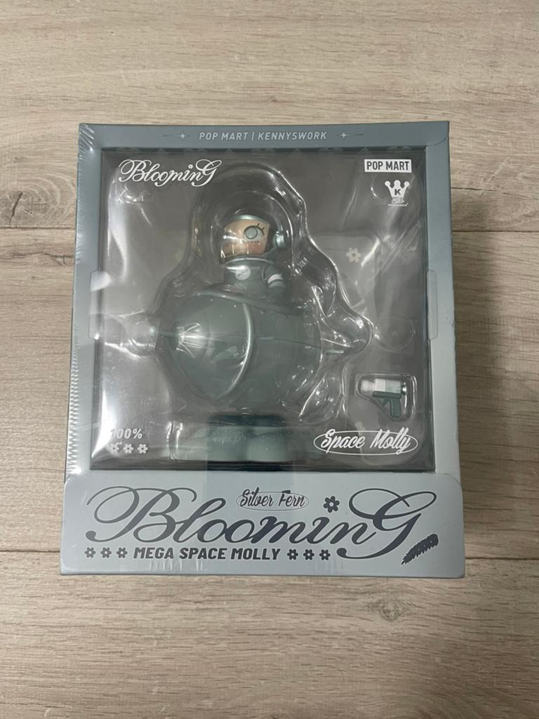 Pop Mart Mega Space Molly 100% Blooming New Zealand, Ophalen of Verzenden, Nieuw