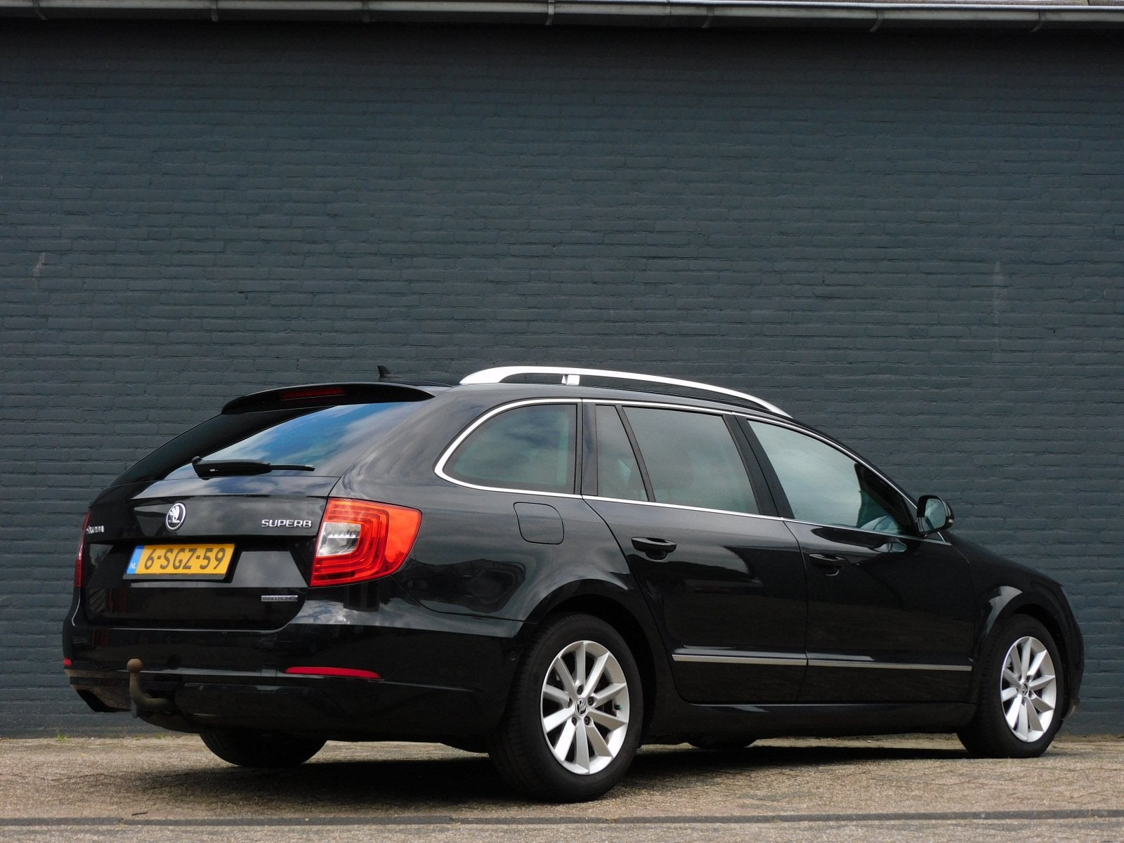Skoda Superb Combi 1.6 TDI Ambition Business TOPSTAAT! NAVI!, Voorwielaandrijving, Stof, Gebruikt, Zwart