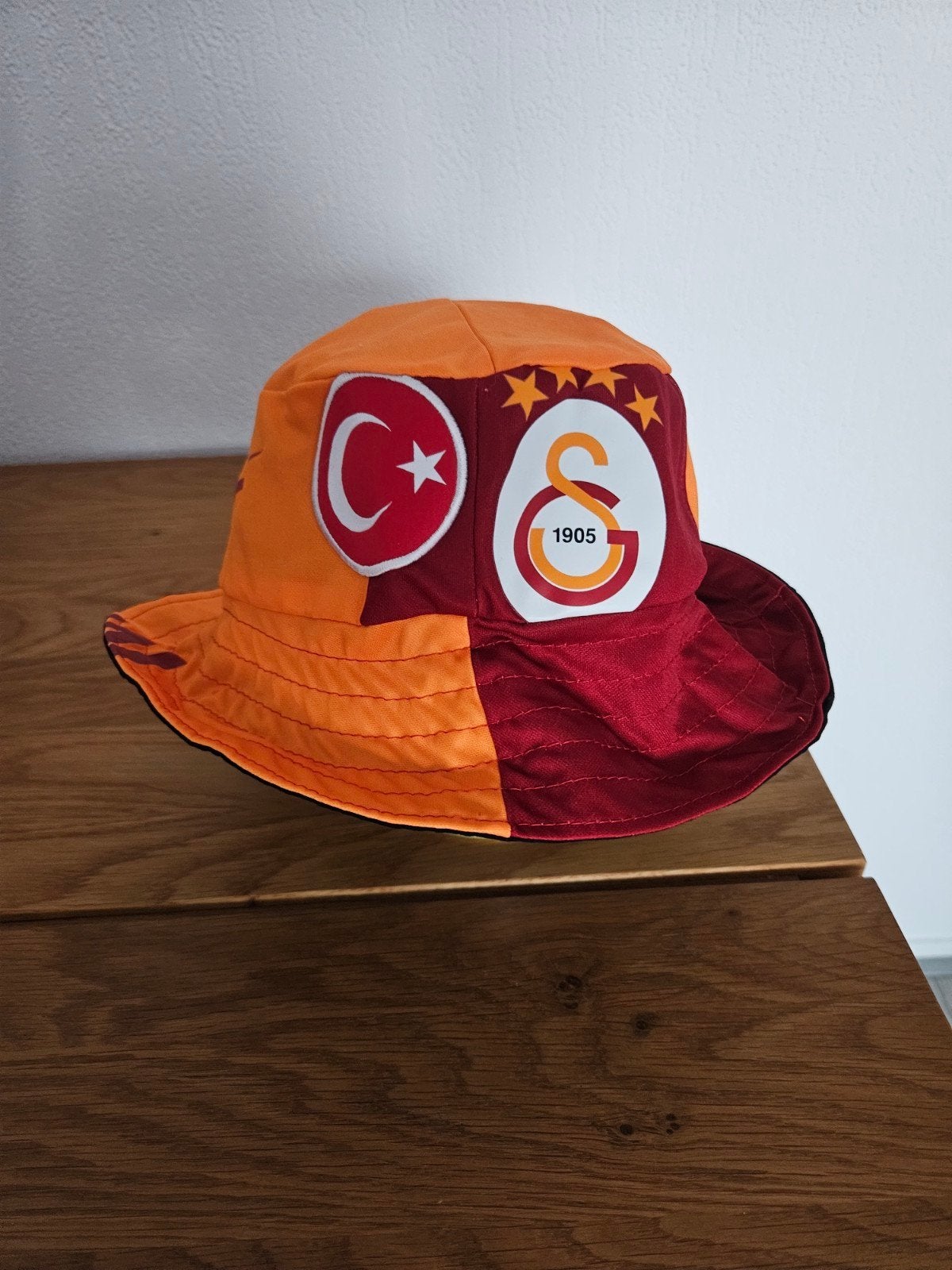 Galatasaray bucket hat - uniek, handgemaakt van T-shirt, Hoed, Handgemaakt, Gedragen, One size fits all
