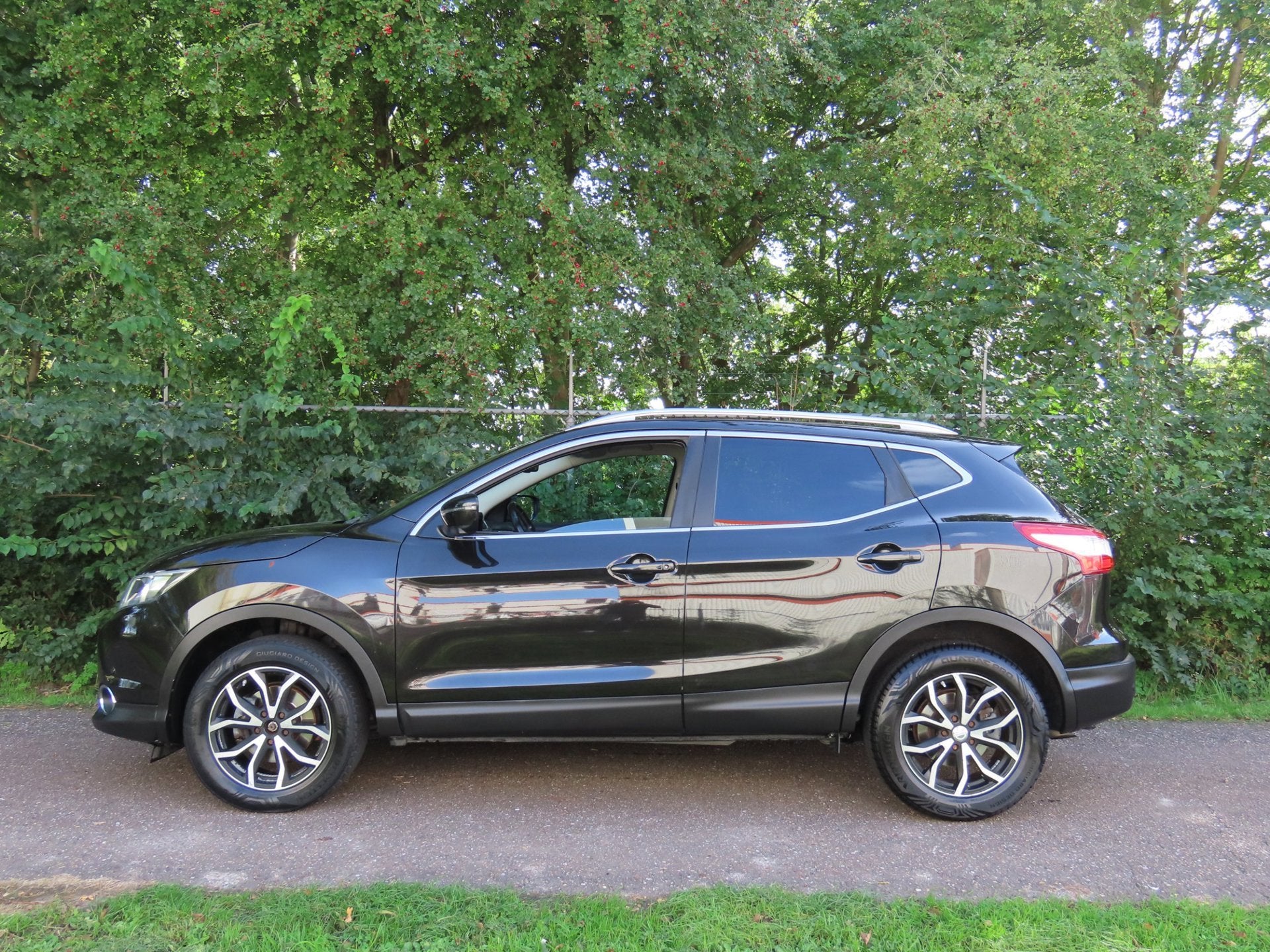 Nissan Qashqai 1.2 N-Vision *Pano *Keyless *360Camera *Navi, Voorwielaandrijving, Dealer onderhouden, Gebruikt, 4 cilinders