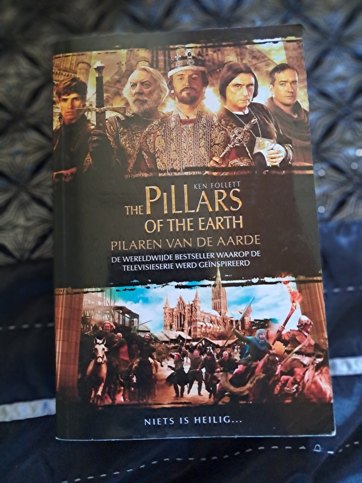 Ken Follett - The Pillars of the Earth, Ophalen of Verzenden