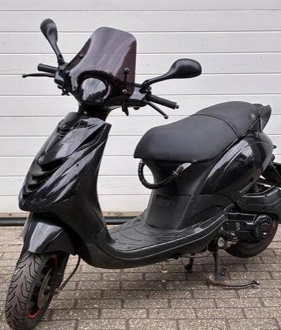 Piaggio Zip 50cc | Akrapovic | LED | Zwart | 6.092 km, Fietsen en Brommers, Scooters | Piaggio, Ophalen, Maximaal 45 km/u, Zip
