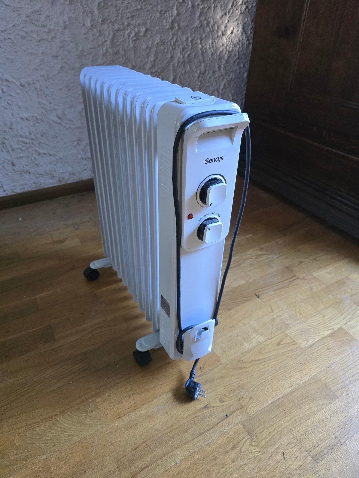 Sencys Oliegevulde Radiator 2500W, 30 tot 80 cm, Minder dan 60 cm, Ophalen of Verzenden, Zo goed als nieuw