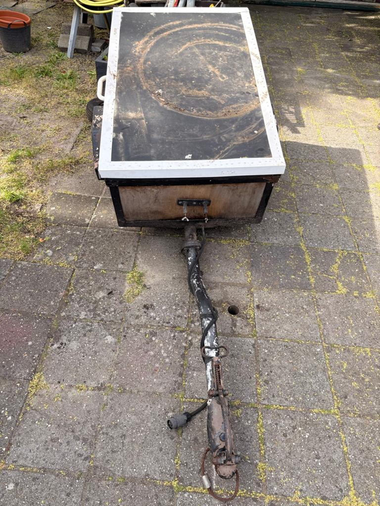 Compacte aanhangwagen - rijdt goed, heeft poetsbeurt nodig, Ophalen of Verzenden, Gebruikt