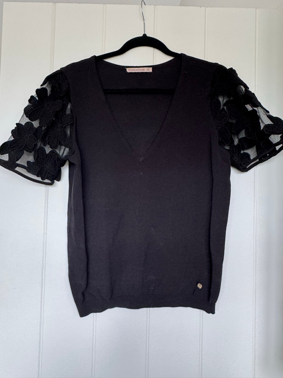 Studio Anneloes top zwart S met kanten mouw, Zwart, Ophalen of Verzenden, Zo goed als nieuw, Korte mouw