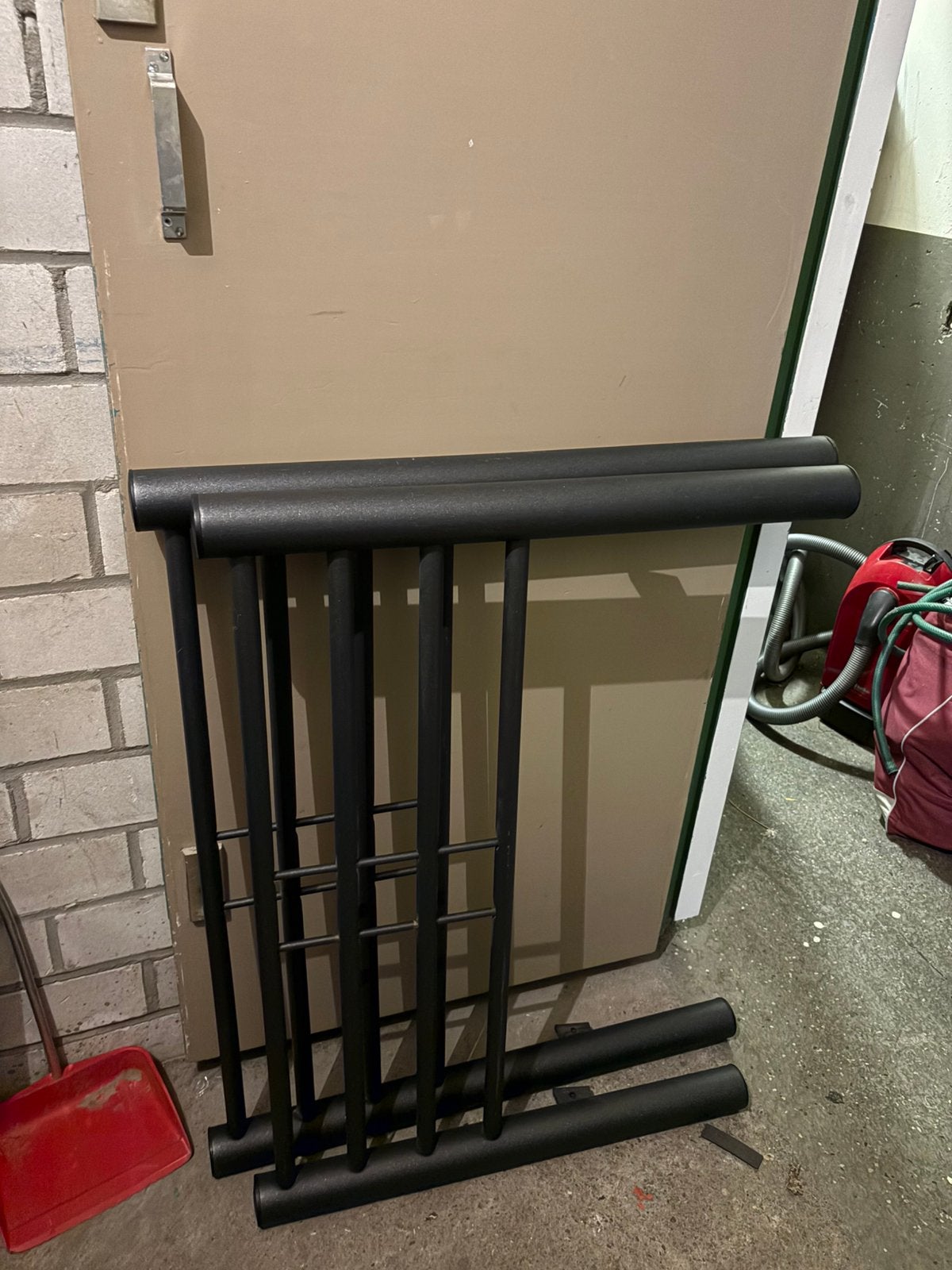 Eenpersoonsbed inclusief metalen frame en houten latten, Ophalen, Gebruikt, 90 cm, Eenpersoons