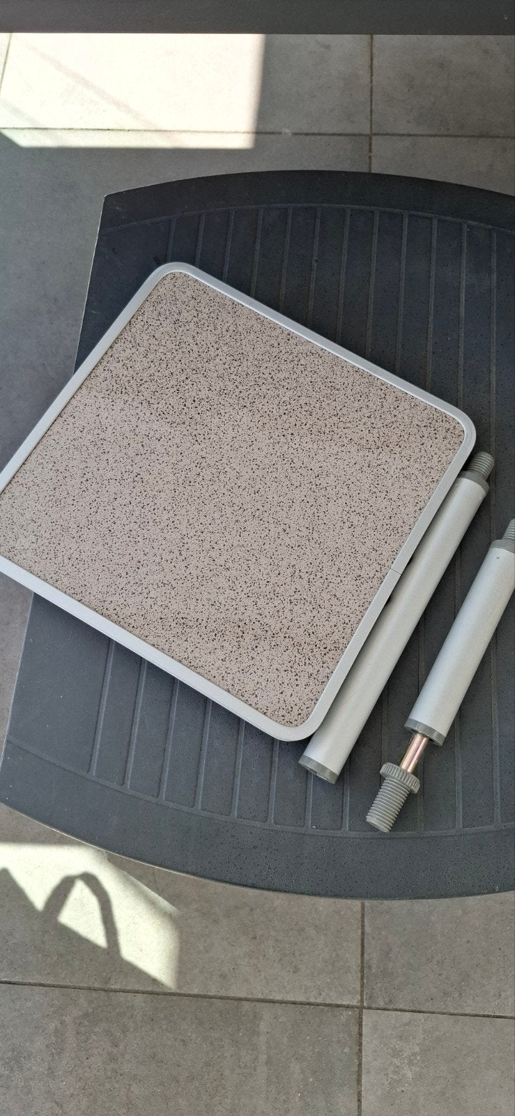 Compact tafeltje voor in het gras te prikken, Caravans en Kamperen, Ophalen of Verzenden, Gebruikt