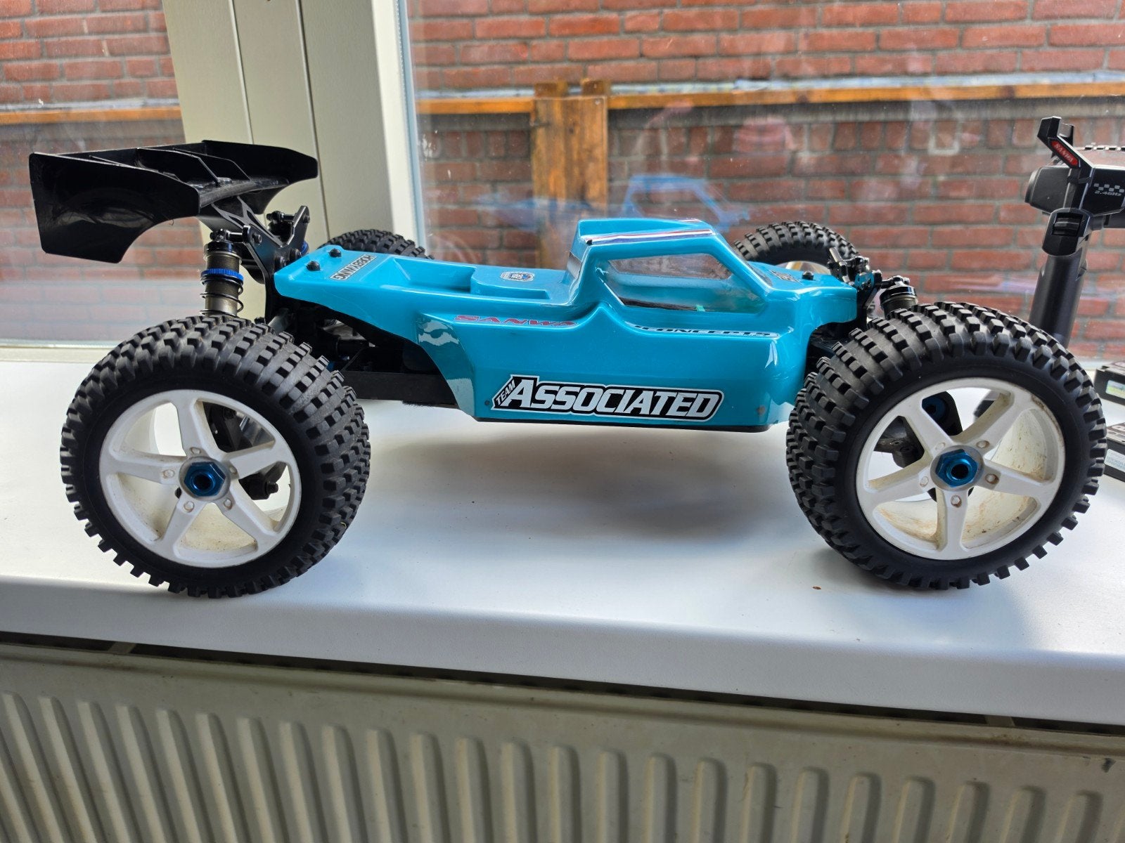 Team Associated Rc 8 T4e Truggy, Auto offroad, Zo goed als nieuw, Schaal 1:8, Ophalen