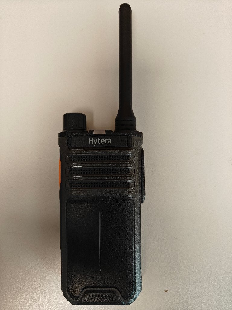 Hytera BP515 UHF DMR IP54 waterdicht met tafellader, Ophalen of Verzenden, Nieuw, 15 km of meer, Portofoon of Walkie-talkie