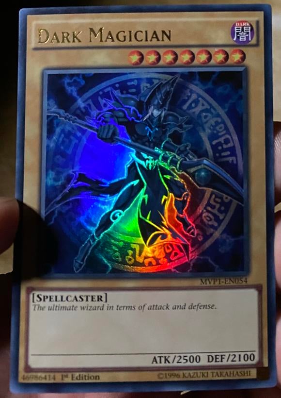 Yu-Gi-Oh! Dark Magician MVP1 1st Ed !, Hobby en Vrije tijd, Verzamelkaartspellen | Yu-gi-Oh!, Ophalen of Verzenden, Zo goed als nieuw