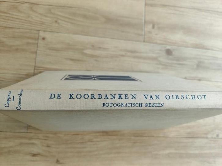 De Koorbanken van Oirschot - Fotoboek met tekst, Ophalen of Verzenden, Zo goed als nieuw, Martien Coppens, P. Concordius van Goirle