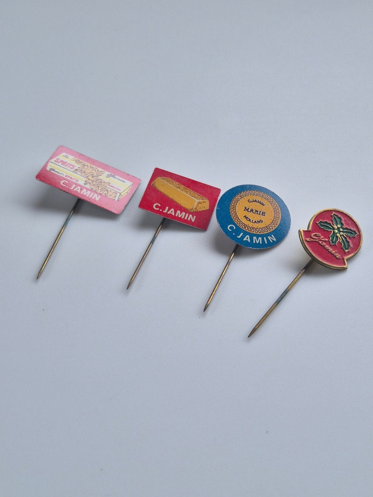 Set van 4 vintage C. Jamin reclamespelden, Verzamelen, Ophalen of Verzenden, Gebruikt, Overige onderwerpen, Speldje of Pin