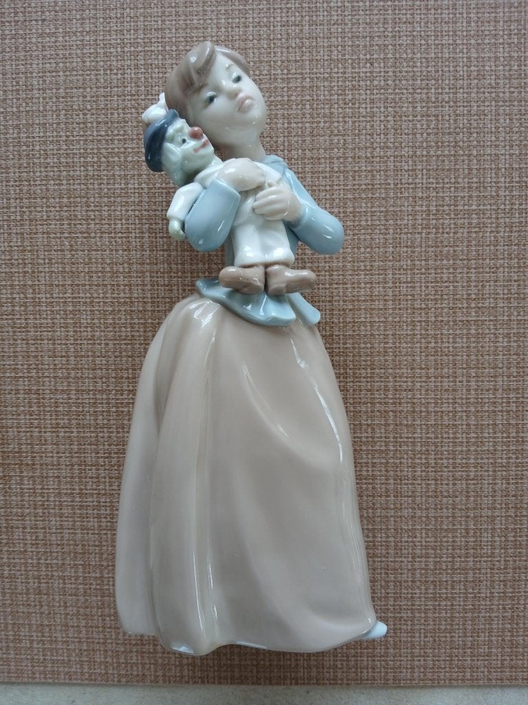 Lladro Beeldje Girl with Clown Doll, Ophalen of Verzenden, Zo goed als nieuw, Overige typen