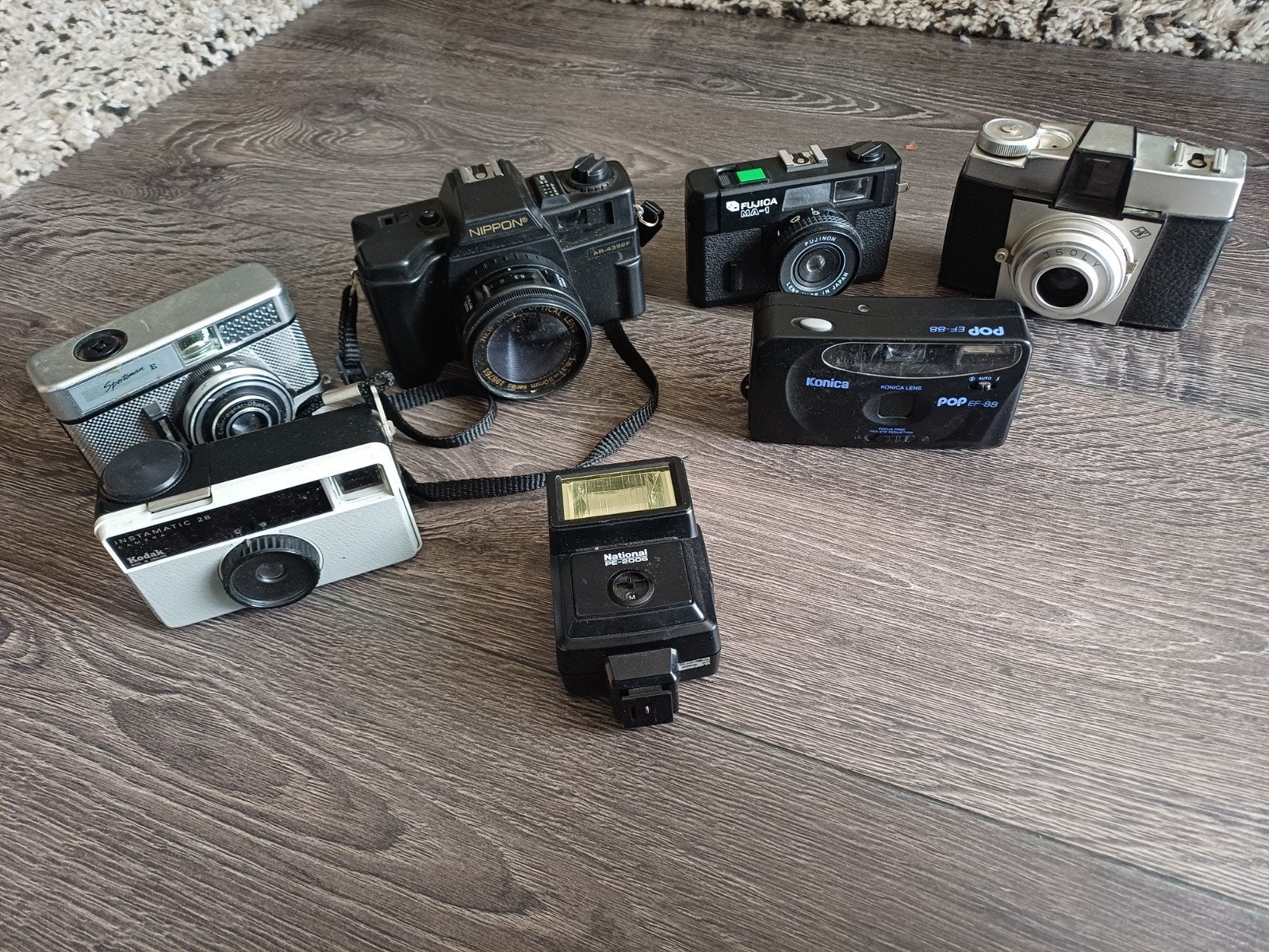 Vintage camera collectie: 6 camera's en flitser, Ophalen of Verzenden, Compact