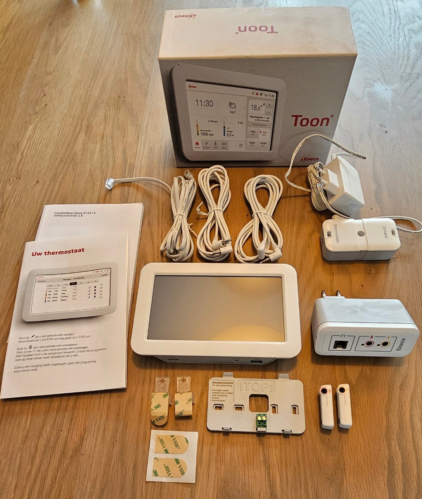 Eneco Toon thermostaat met accessoires en handleiding, Ophalen of Verzenden, Slimme thermostaat, Gebruikt