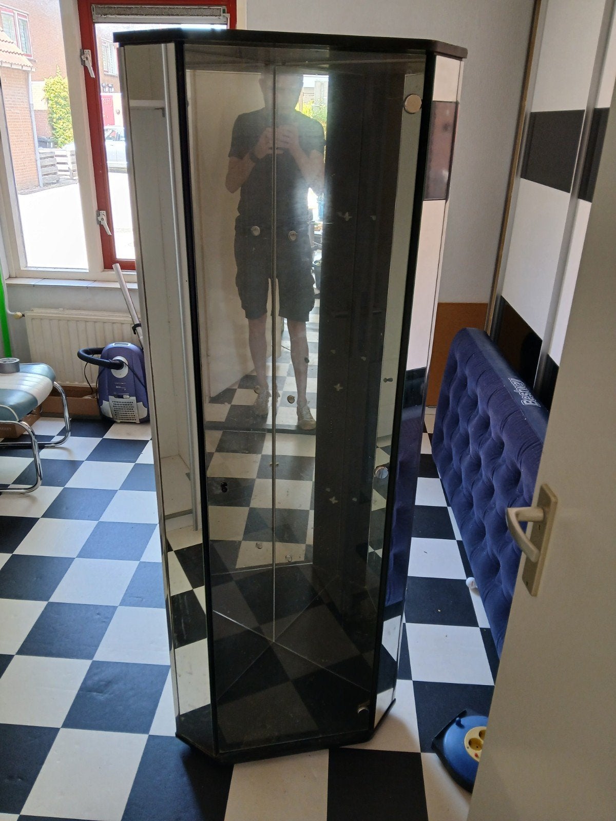 Spiegelvitrine / Glazen hoek Kast  H175 ×B63 ×D43, Huis en Inrichting, Kasten | Vitrinekasten, Modern, Spiegel, Vitrine, 150 tot 200 cm