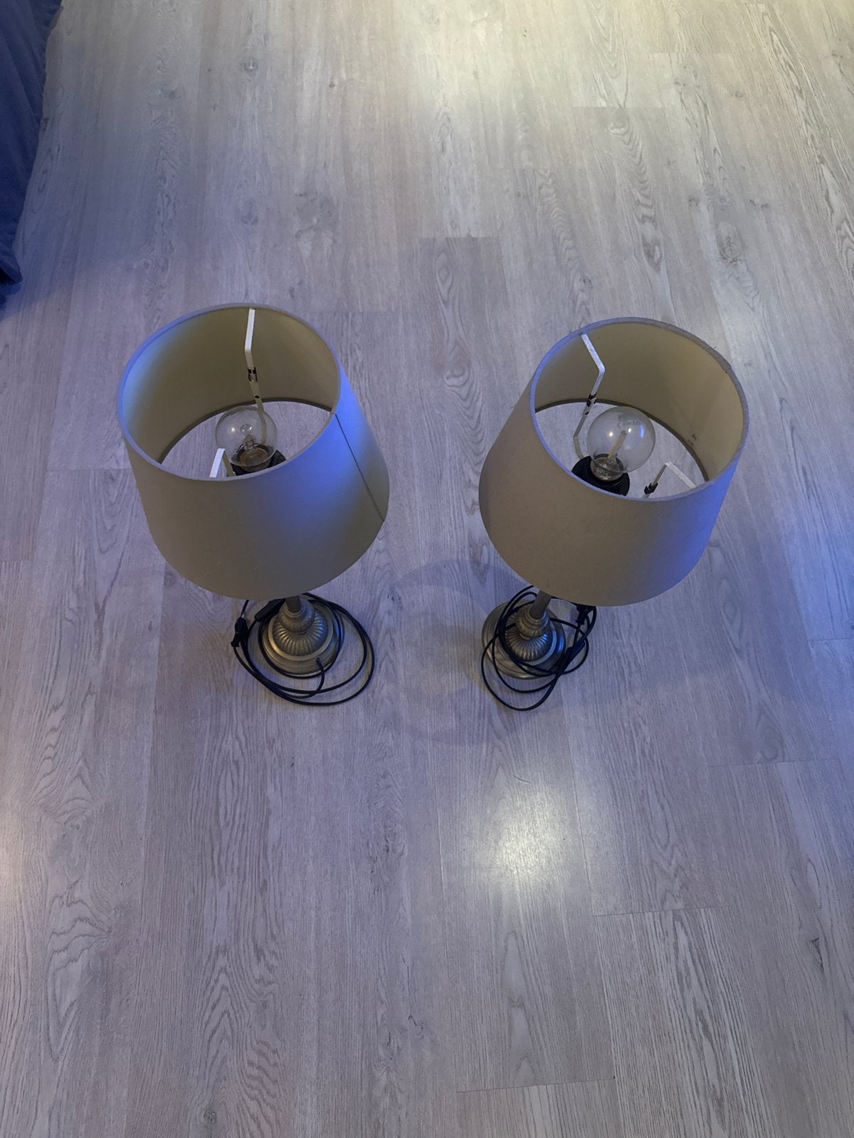 Set van 2 klassieke tafellampen/nachtlampen met stoffen kap, Huis en Inrichting, Lampen | Tafellampen, Ophalen, Overige merken