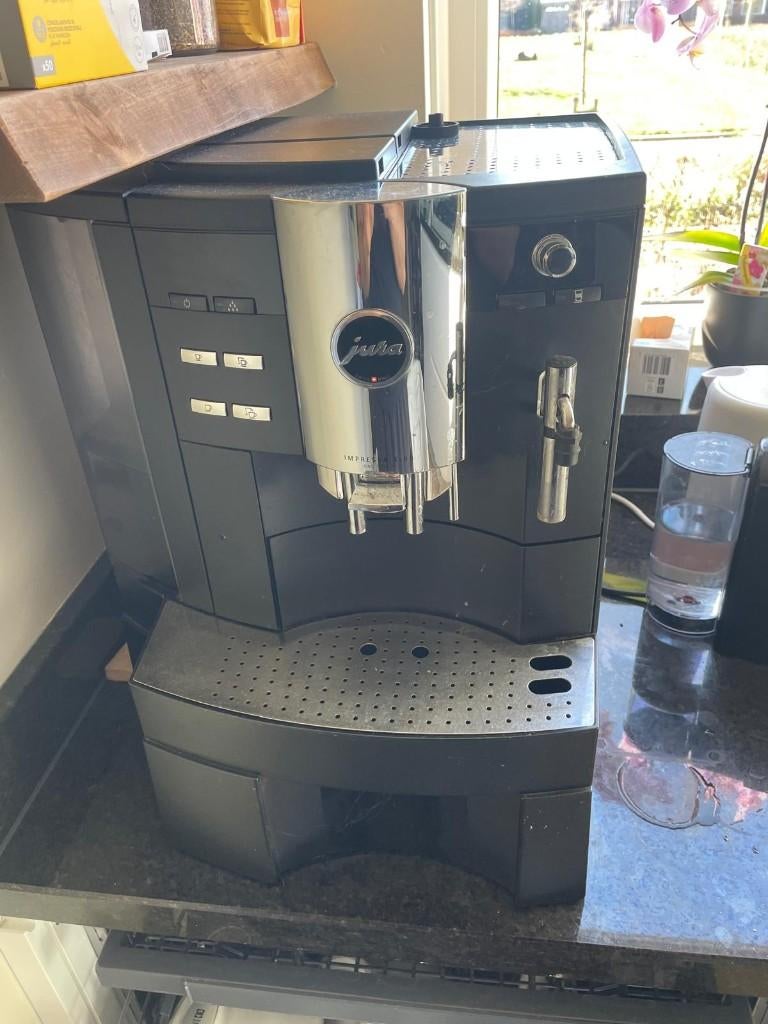 Jura Impressa volautomaat, Witgoed en Apparatuur, Koffiezetapparaten, Gebruikt, Koffiemachine, 2 tot 4 kopjes, Koffiebonen