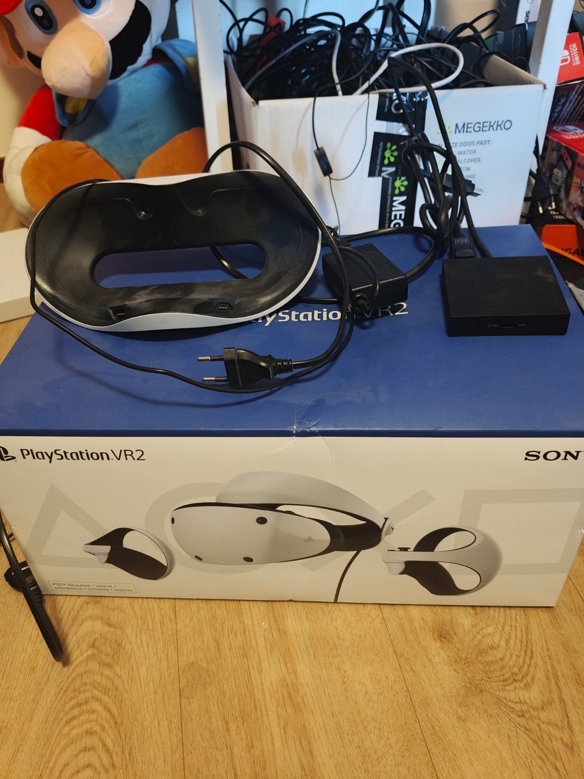 PlayStation VR2 + PS VR2 PC Adapter + Sony
Oplaadstation |, Spelcomputers en Games, Virtual Reality, Ophalen, Zo goed als nieuw