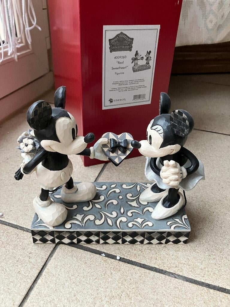 Mickey & Minnie "Real Sweetheart" Disney traditions retired, Verzamelen, Disney, Nieuw, Beeldje of Figuurtje, Mickey Mouse, Ophalen of Verzenden