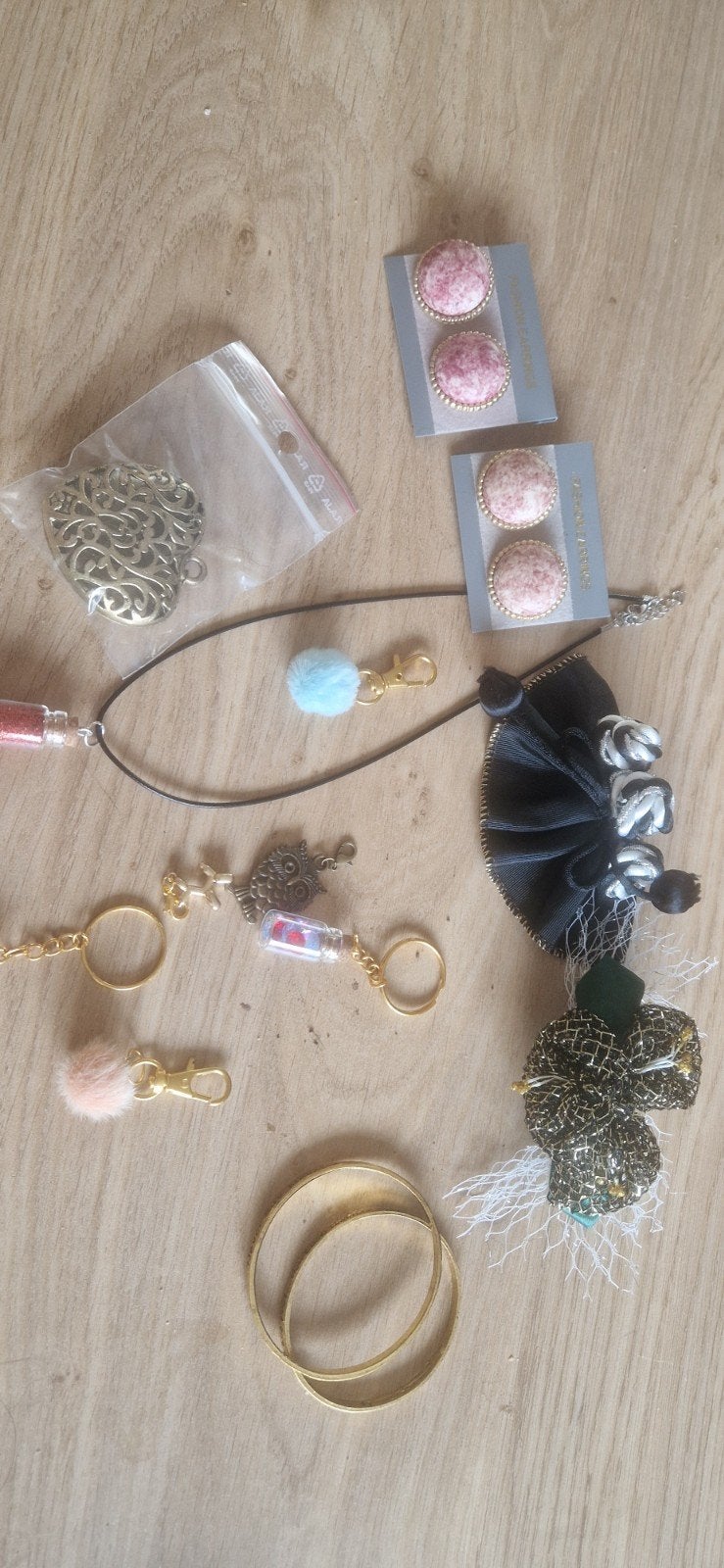 Pakket 8: Diverse sieraden en sleutelhangers, Ophalen of Verzenden