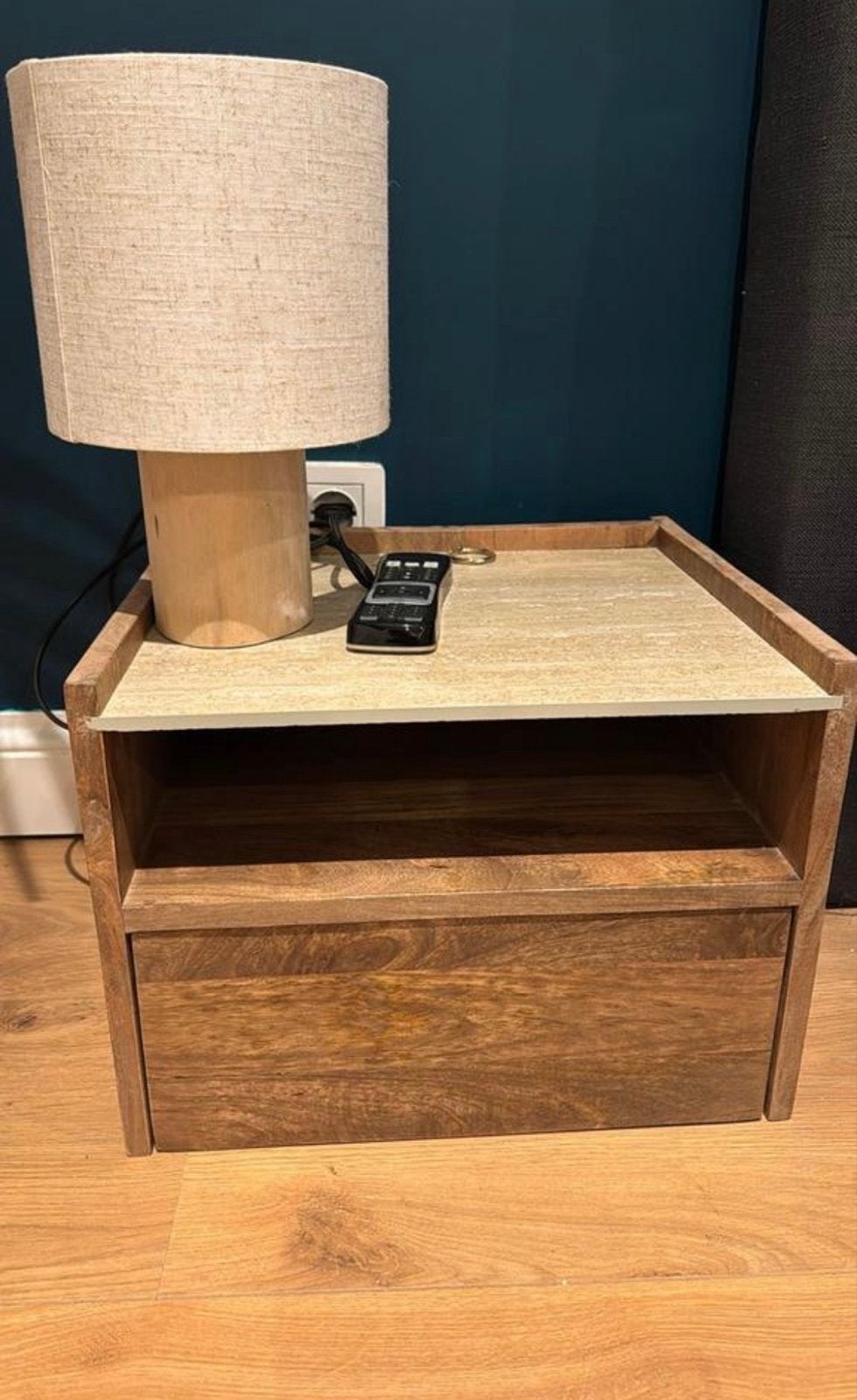 (Zwevend) Nachtkastje Open Vak Travertin Hout, Ophalen, Zo goed als nieuw, 45 tot 65 cm, Minder dan 55 cm